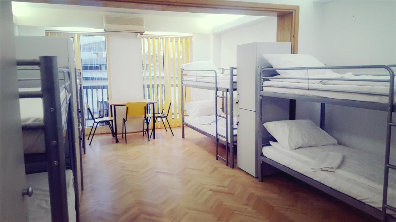 Sleep Inn Hostel Bucarest Esterno foto
