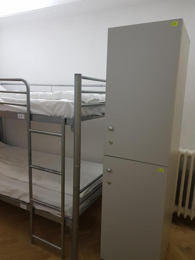 Sleep Inn Hostel Bucarest Esterno foto