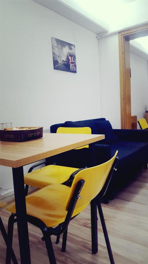 Sleep Inn Hostel Bucarest Esterno foto