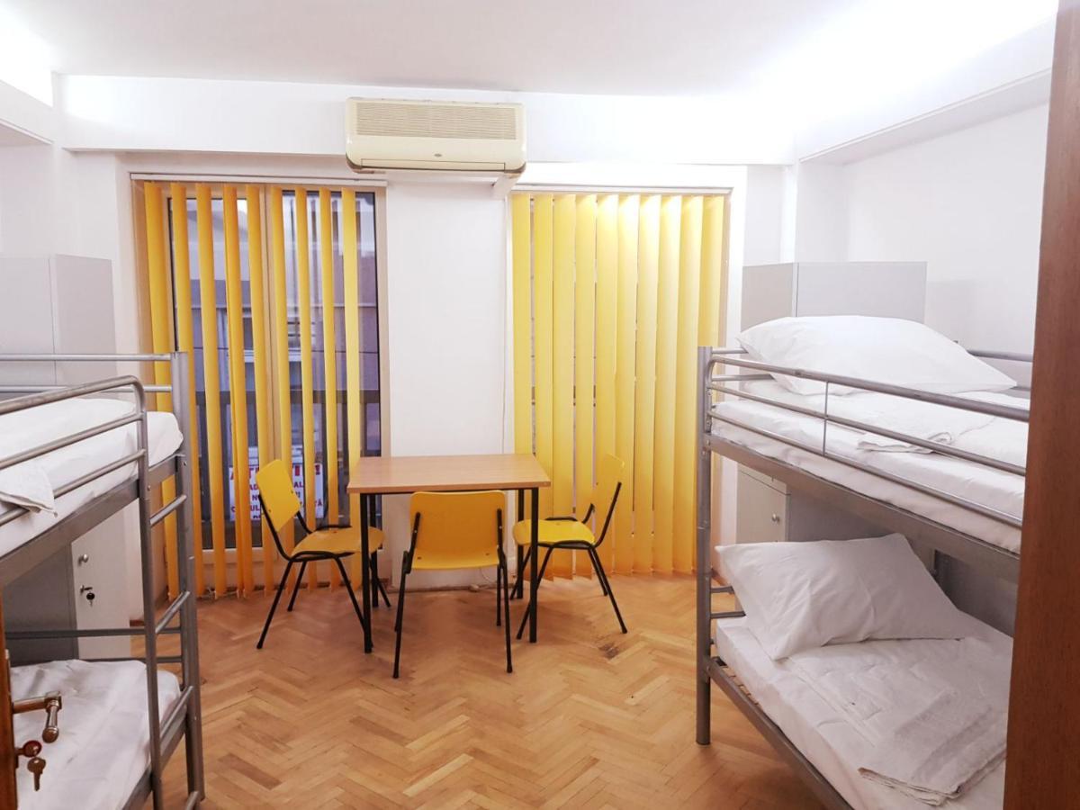 Sleep Inn Hostel Bucarest Esterno foto