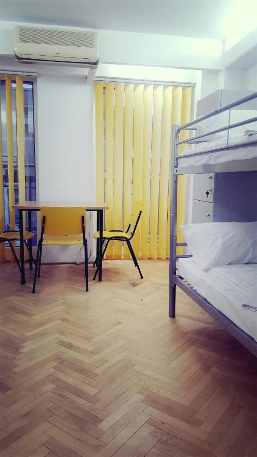 Sleep Inn Hostel Bucarest Esterno foto