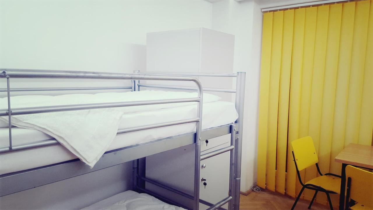 Sleep Inn Hostel Bucarest Esterno foto