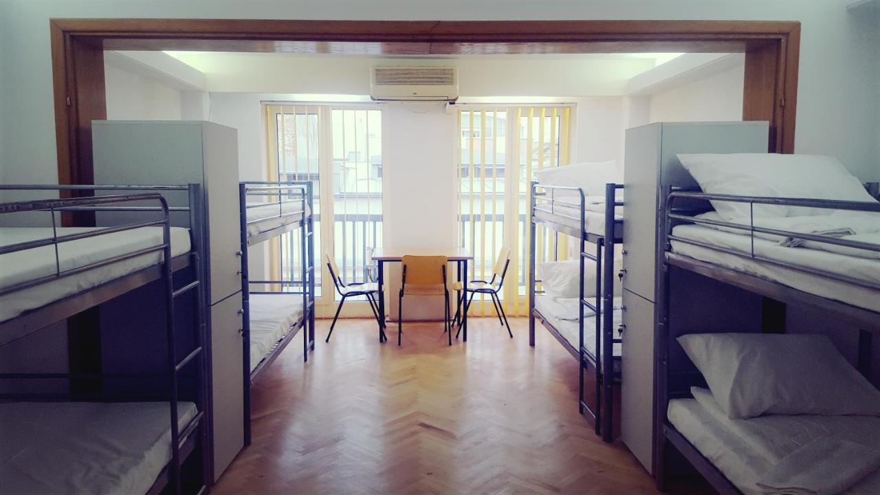 Sleep Inn Hostel Bucarest Esterno foto