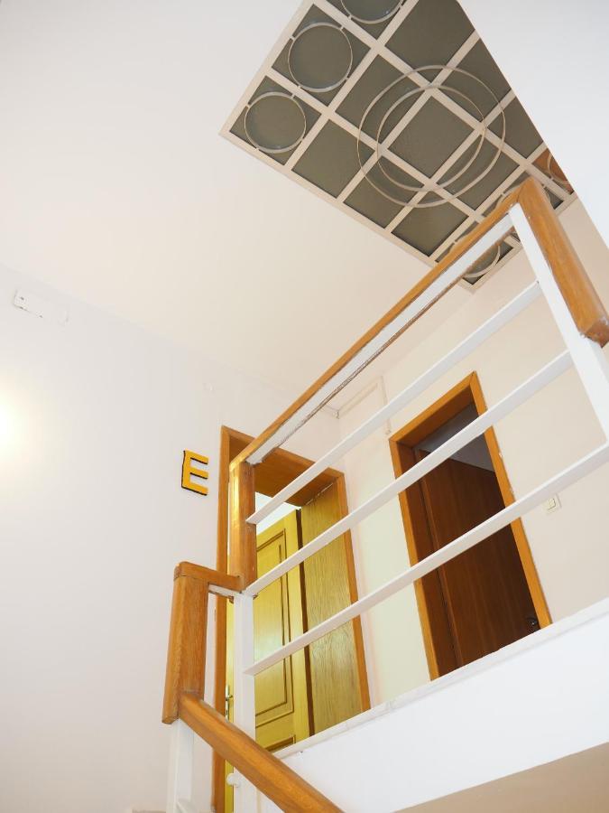 Sleep Inn Hostel Bucarest Esterno foto