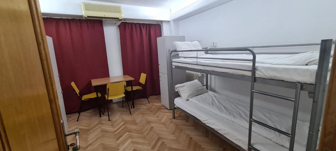 Sleep Inn Hostel Bucarest Esterno foto