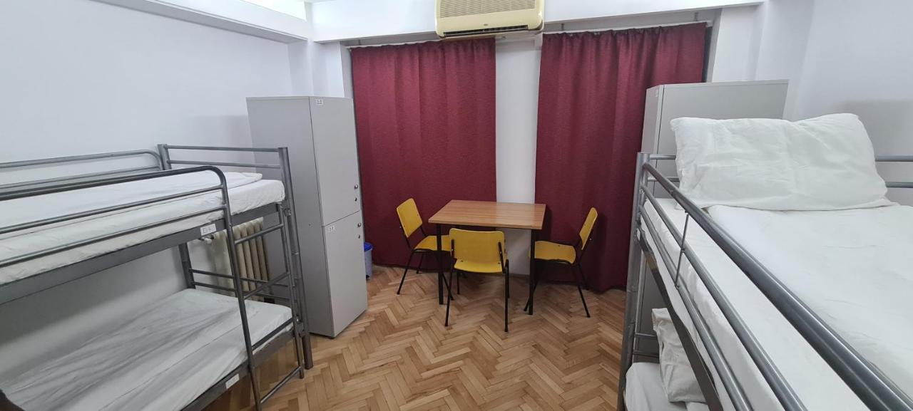 Sleep Inn Hostel Bucarest Esterno foto